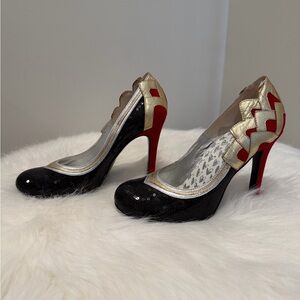 Oh Deer! Black and Gold Heels